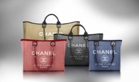 Тренд сезона — пляжная сумка Chanel