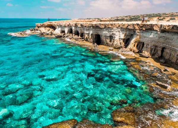 Кипр начнет принимать туристов с 15 июня 