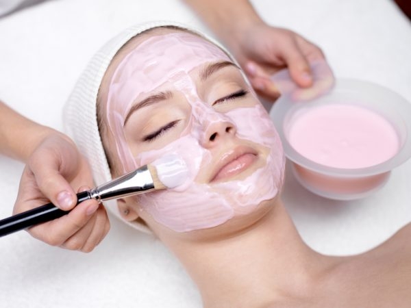 Использование масок для лица как основа грамотного очищения и питания кожи