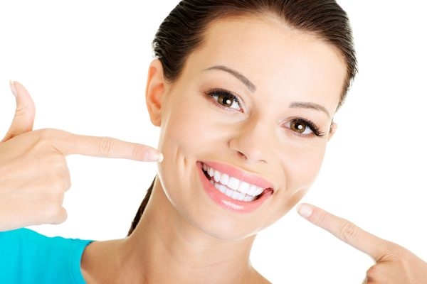 Несколько способов по отбеливанию зубов дома
