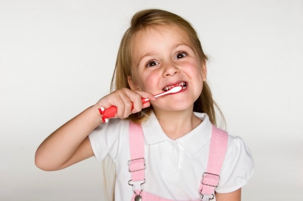 Здоровые зубки — детские радостные улыбки