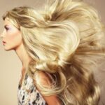 Особенности ухода за длинными волосами: от шампуня до гребня