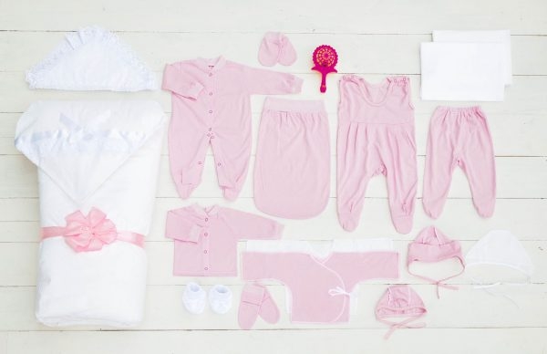Организация дня выписки мамы и младенца: подготовка одежды для обоих