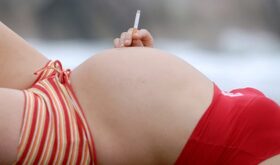 Чем грозит ребенку курение во время беременности