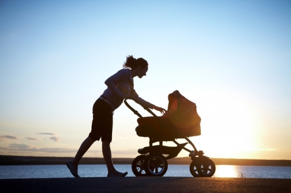 Прогулки с младенцем — приятное занятие
