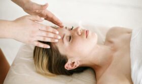Лимфодренажный массаж лица: последствия, о которых не расскажет косметолог