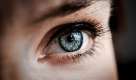 3 ошибки в мейкапе, которые делают ваши глаза меньше