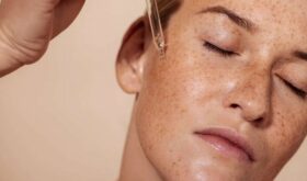 Сушит кожу и вызывает акне: шесть мифов о гиалуроновой кислоте в уходовой косметике