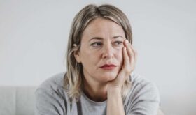 Синдром уставшего лица: почему мы выглядим старше своего возраста