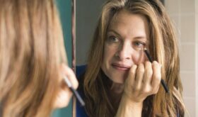 Особенности макияжа 40+: как подчеркнуть свою индивидуальность
