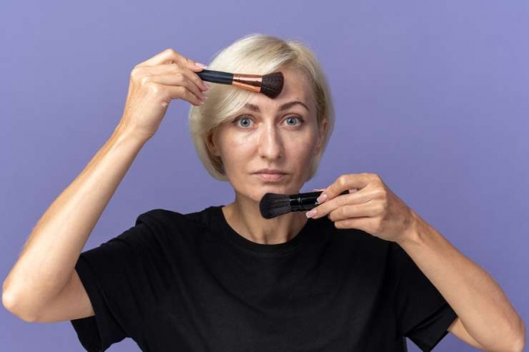 Особенности макияжа 40+: как подчеркнуть свою индивидуальность
