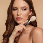 Фишки макияжа, которые делают лицо моложе без пластики и фотошопа