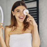 Летний уход: как эффективно смывать макияж с кожи в жаркий период
