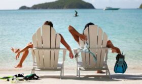 Не только SPF: собираем косметичку на море