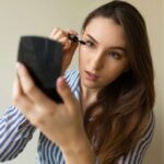 Для тех, кто проспал: как сделать экспресс-макияж за 5 минут