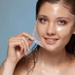 Маска-пленка: тренд в уходе за кожей, популярный в 90-е