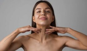 Боремся с морщинами: простые техники расслабления мышц лица