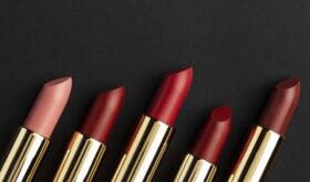 Губы в цвете осени: главные оттенки сезона, которые стоит попробовать