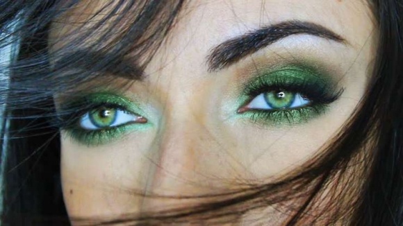Ярко, загадочно, стильно: главные оттенки макияжа для глаз этой зимы