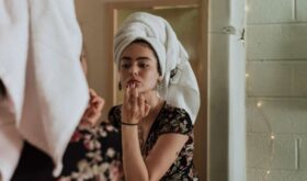 Платить меньше — получать больше: сравниваем бюджетную российскую косметику с дорогой импортной