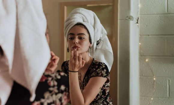 Платить меньше — получать больше: сравниваем бюджетную российскую косметику с дорогой импортной