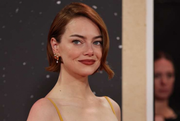 Свифт, Стоун, Лоуренс: кто еще из звезд сделал удачную блефаропластику