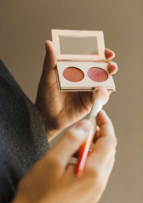 Всех румяней и белее: как правильно наносить румяна, чтобы не насмешить людей