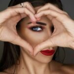 На глаз: патчи и кремы для тех, кто спит меньше семи часов