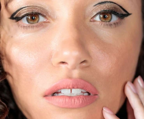 Шах и мат: как правильно наносить матовую помаду, чтобы она выглядела безупречно