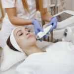 Сохранить лицо: как правильно подобрать процедуру для поддержания молодости и красоты