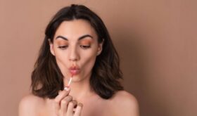 Забудьте о сухости: масло для губ — новый must-have в косметичке